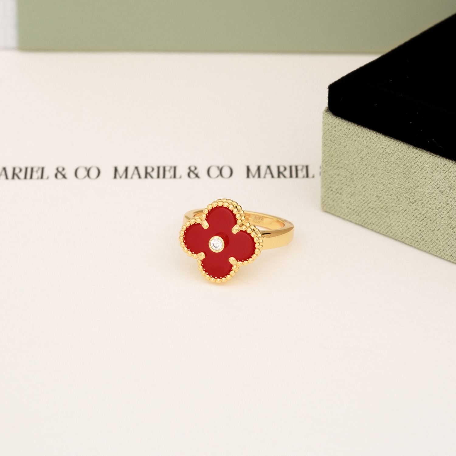 DIAMOND VINTAGE RING, CARNELIAN, YELLOW GOLD